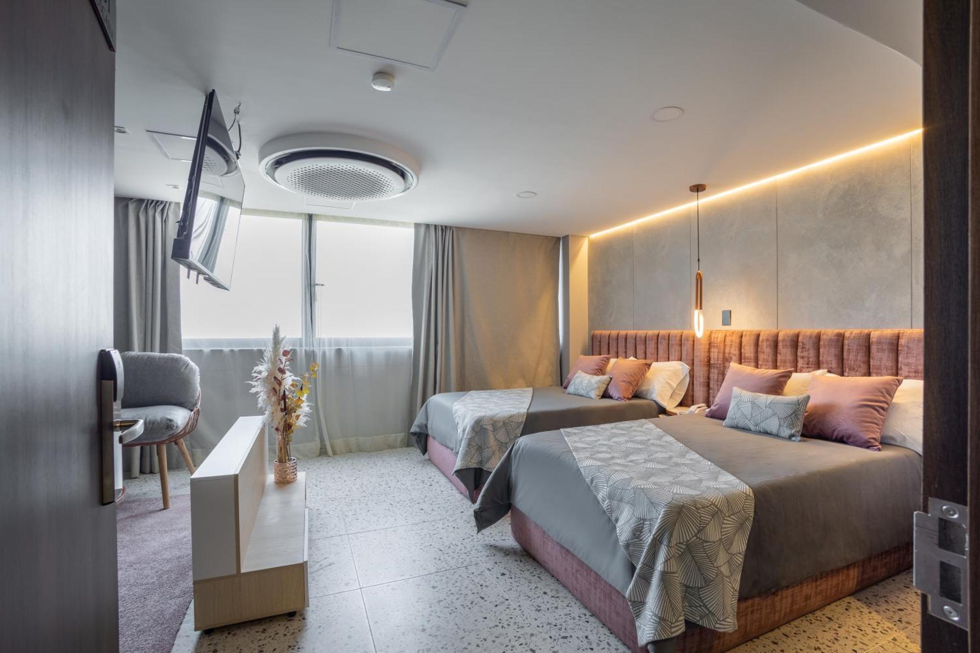 Hotel Glow 4*