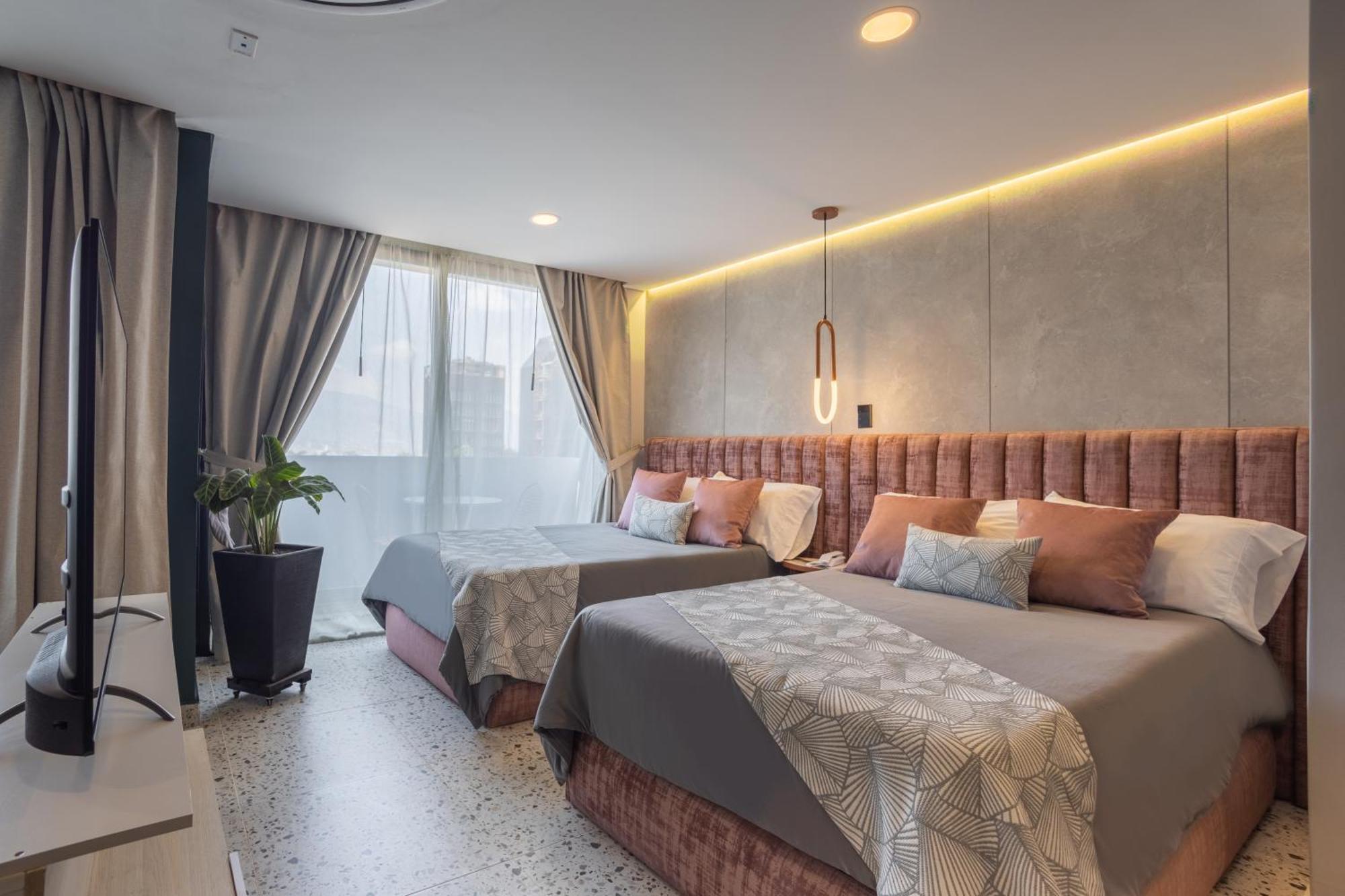 Hotel Glow 4*