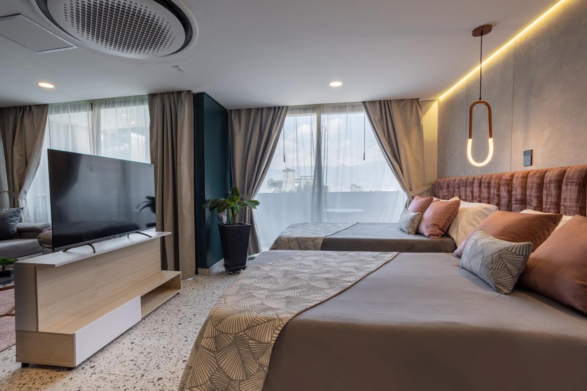 Hotel Glow 4*
